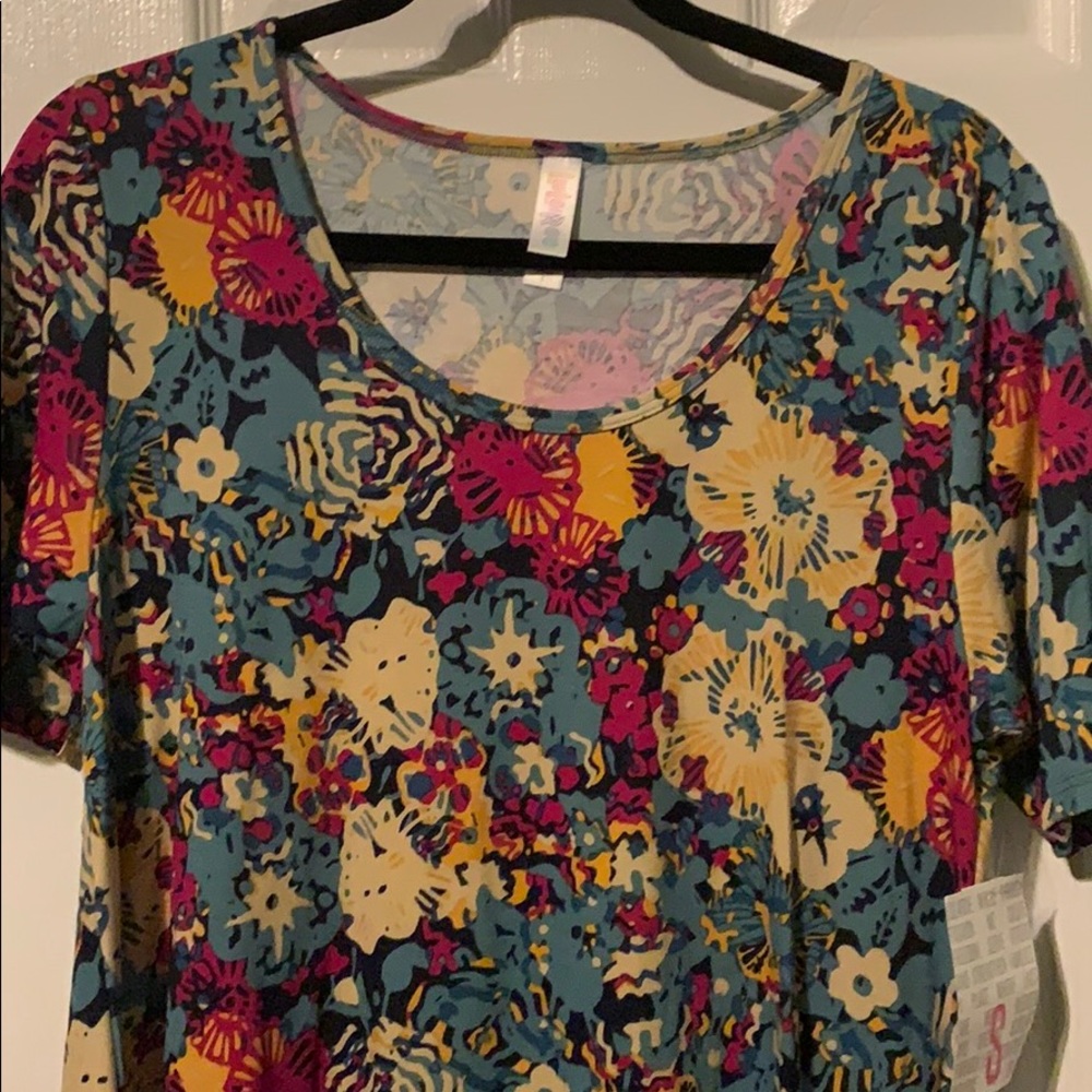 Lularoe BNWT Small Perfect T